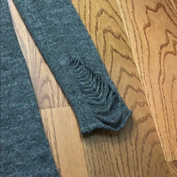 H&M distressed sweater - Picture 6 of 8